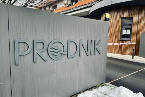 Na sliki je vhod v Prodnik.