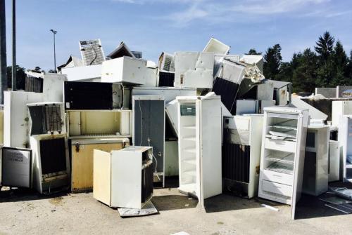 Kosovni odpadki, večinoma hladilniki in zamrzovalne omare.